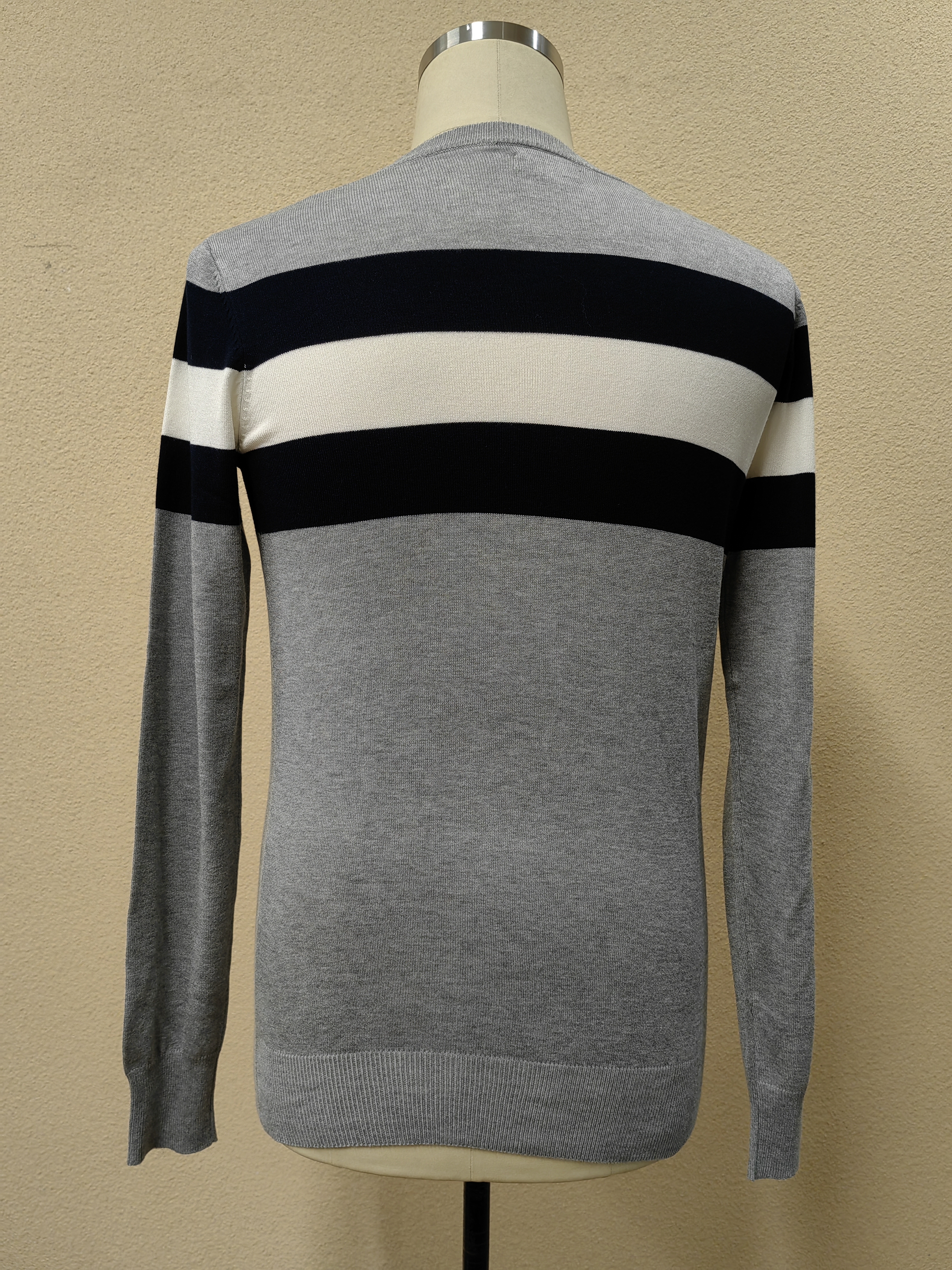 2022 New Design Grey Knitted Long Sleeve Men's Crewneck Striped Colorblock Sweater 