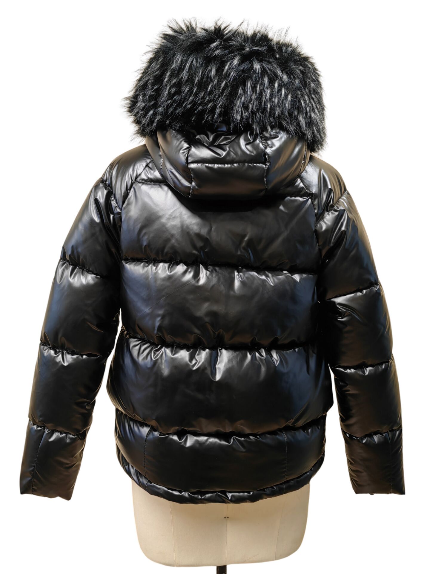 Hot Sales Heavy Padding Jacket Warm Casual Winter Puffer Jacket Supplier in China